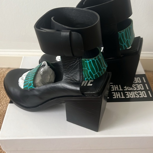 I desire the things that will destroy me sandals - Picture 7 of 9